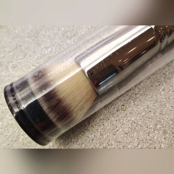 IT Cosmetics Makeup Flat Top Buffing Foundation Brush Cosmetics New - Picture 7 of 11